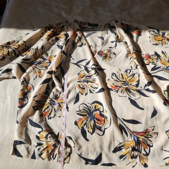 Madison floral print top Women's size small - Picture 8 of 9